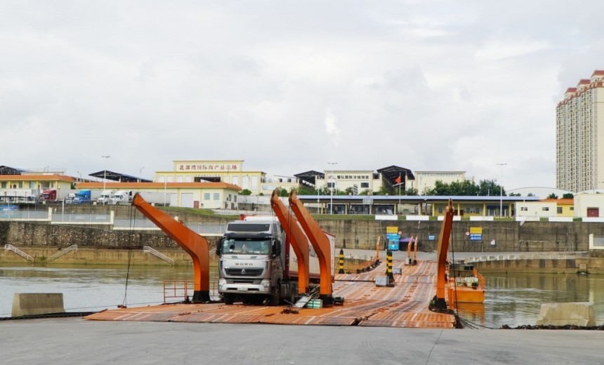 Quảng Ninh: Cầu phao Km3+4 Hải Yên thuộc Cửa khẩu quốc tế Móng Cái hoạt động trở lại Quảng Ninh: Cầu phao Km3+4 Hải Yên thuộc Cửa khẩu quốc tế Móng Cái hoạt động trở lại