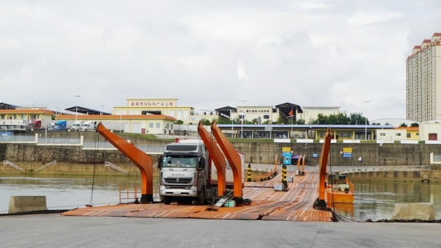 Quảng Ninh: Cầu phao Km3+4 Hải Yên thuộc Cửa khẩu quốc tế Móng Cái hoạt động trở lại