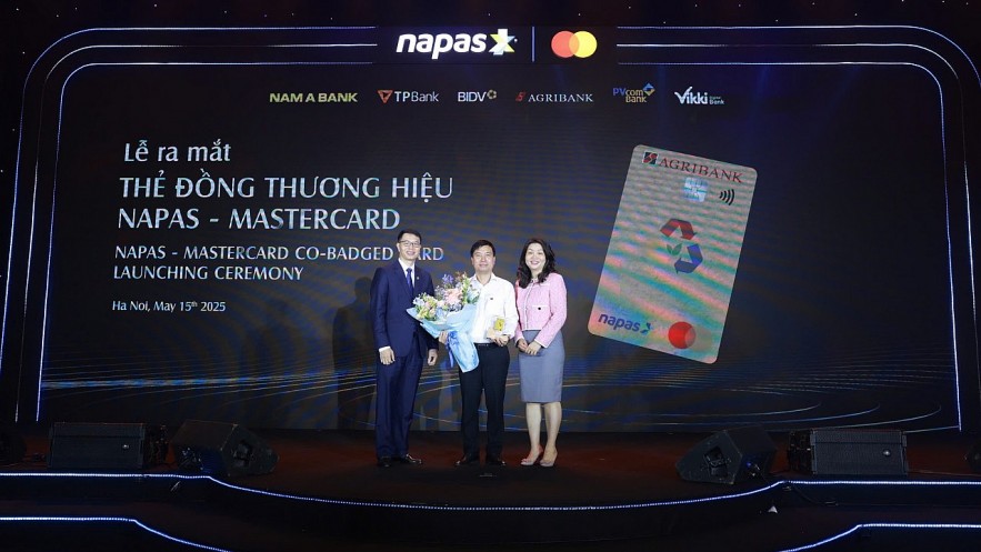 Thẻ đồng thương hiệu Agribank Napas - Mastercard: Tăng trải nghiệm thanh toán một chạm, kết nối toàn cầu Thẻ đồng thương hiệu Agribank Napas - Mastercard: Tăng trải nghiệm thanh toán một chạm, kết nối toàn cầu