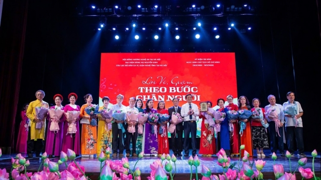 Lắng sâu lời Ví, Giặm theo bước chân Người