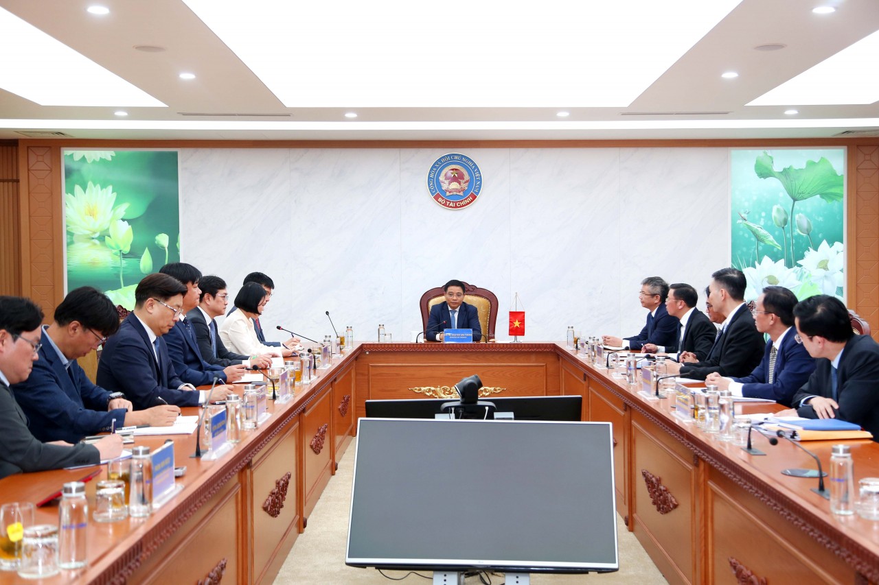 Bộ trưởng Nguyễn Văn Thắng tiếp Tổng giám đốc Samsung Việt Nam Na Ki Hong