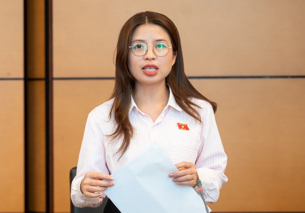 Miễn học phí, đại biểu lo trường công quá tải