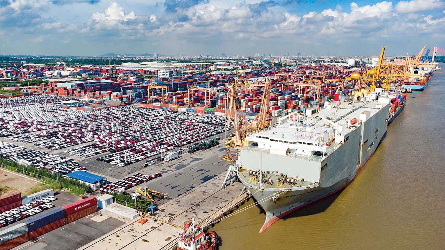 Vận tải đường thủy, hàng không tăng trưởng mạnh