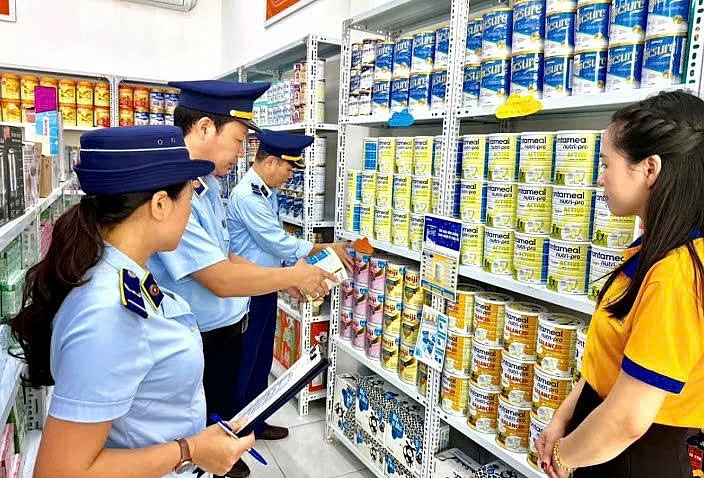 Mở đợt cao điểm triệt phá hàng giả, hàng lậu Mở đợt cao điểm triệt phá hàng giả, hàng lậu