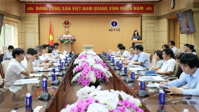 Đấu tranh quyết liệt, xử lý nghiêm khắc hàng giả trong lĩnh vực y tế