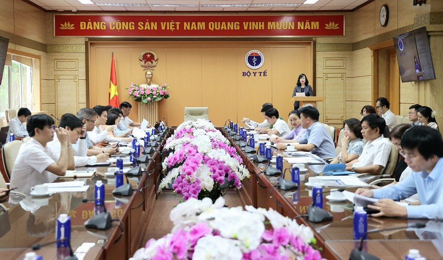 Đấu tranh quyết liệt, xử lý nghiêm khắc hàng giả trong lĩnh vực y tế