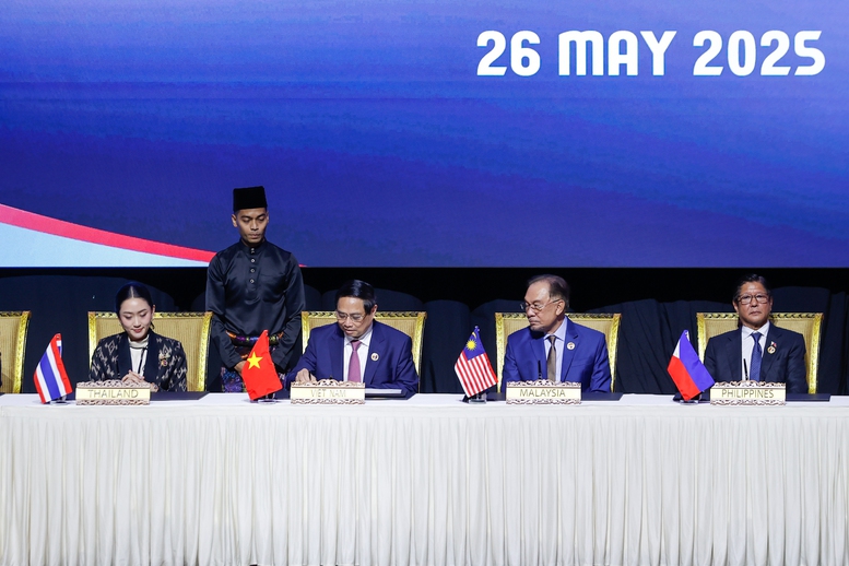 Thủ tướng cùng các nhà lãnh đạo ký Tuyên bố 'ASEAN 2045: Tương lai chung của chúng ta'- Ảnh 1.