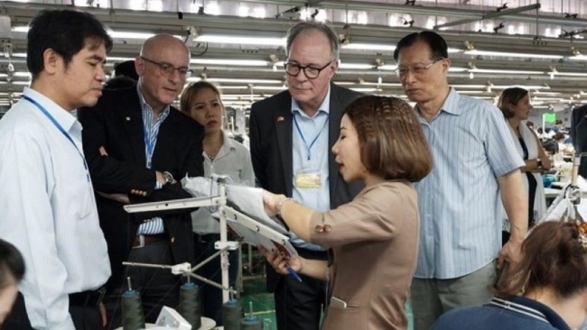 Cải cách giấy phép lao động cho người nước ngoài thu hút nhân tài