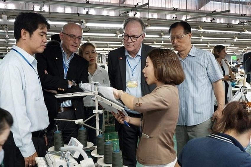 Cải cách giấy phép lao động cho người nước ngoài thu hút nhân tài