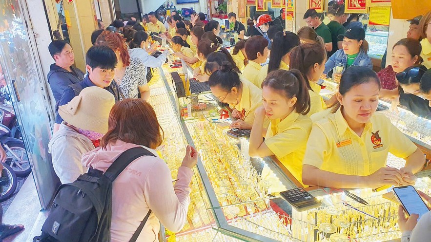 Bình ổn thị trường vàng để người tiêu dùng tiếp cận với giá hợp lý