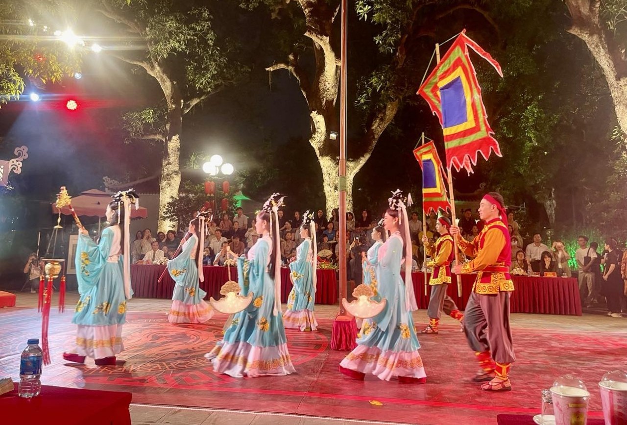 Tour đêm “Tiếng chuông Trấn Vũ”: Bảo tồn di tích gắn với phát triển du lịch và kinh tế địa phương