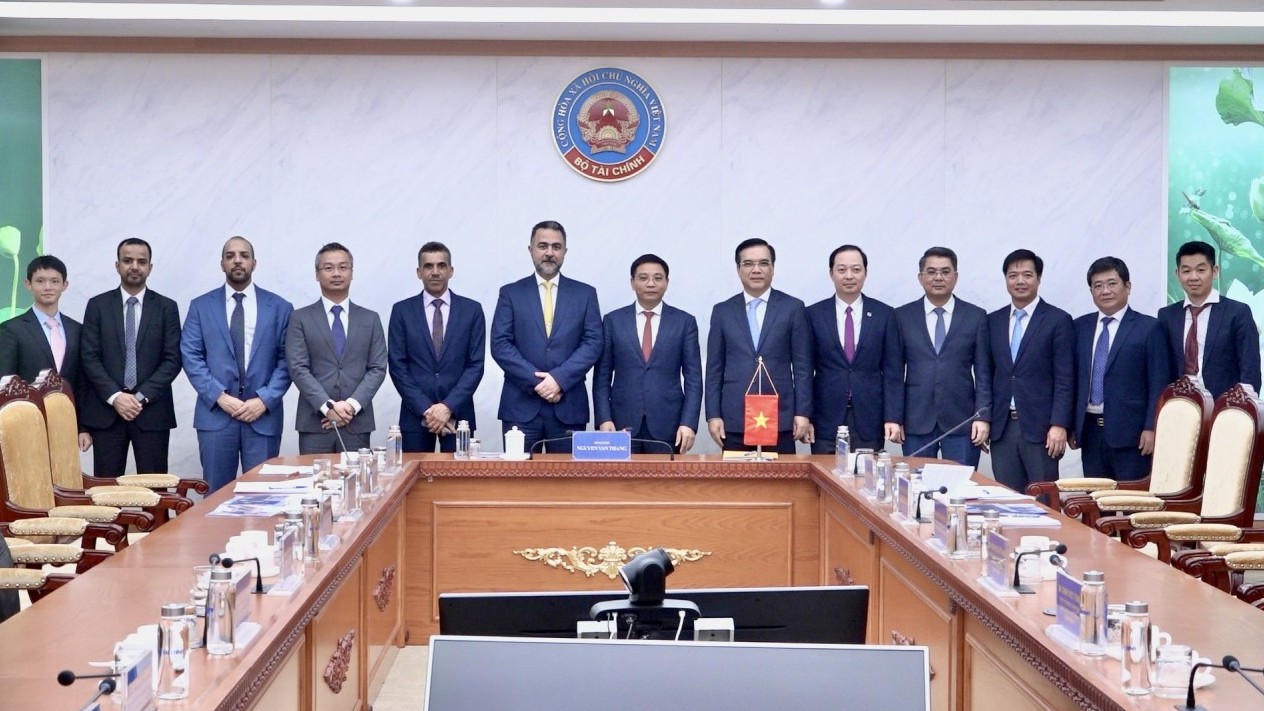 Bộ trưởng Bộ Tài chính tiếp lãnh đạo Quỹ Đầu tư Quốc gia Oman, xúc tiến dòng vốn tỷ USD vào Việt Nam