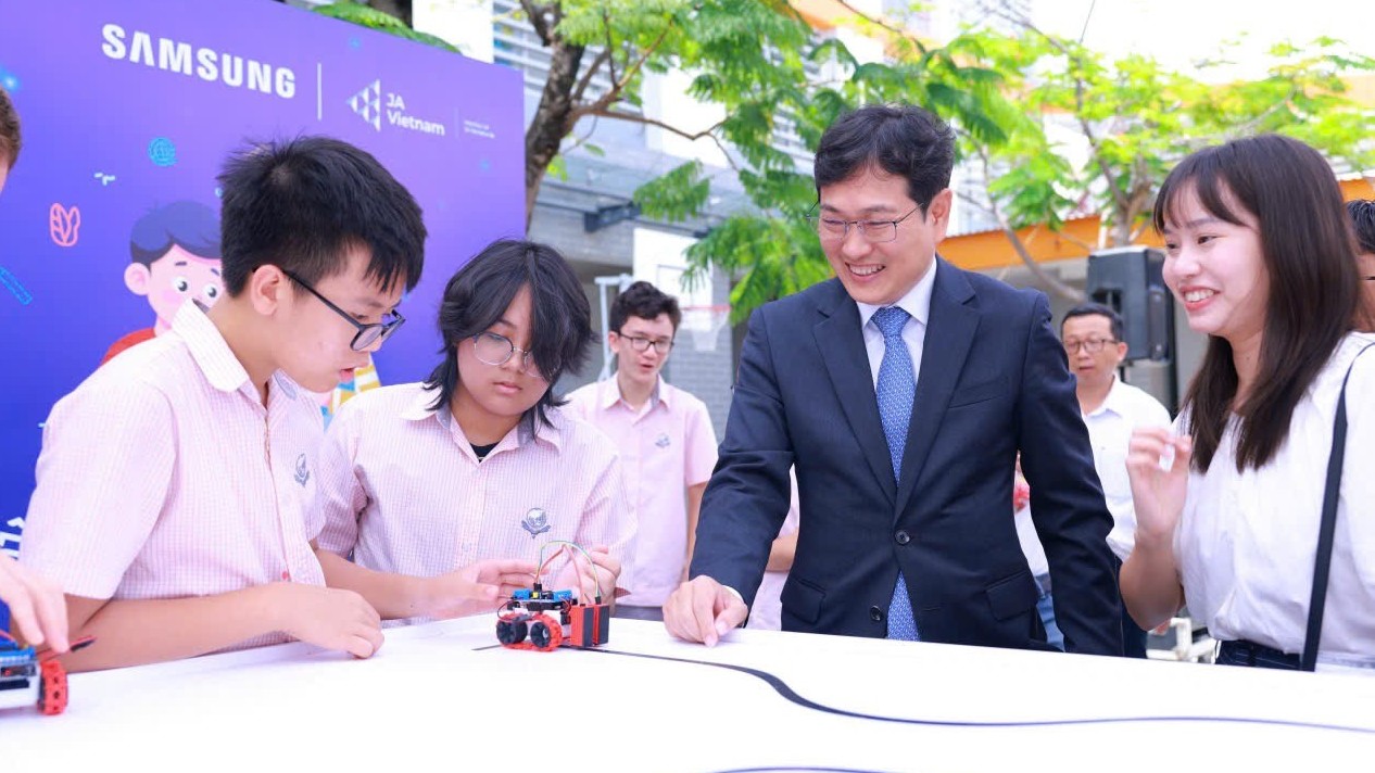 Lan tỏa đam mê khoa học công nghệ đến học sinh miền Nam