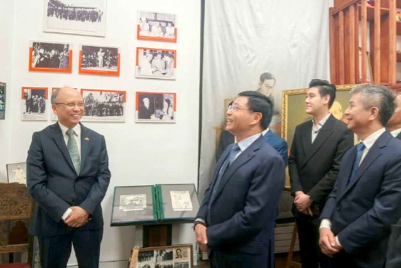 Bộ trưởng Bộ Tài chính Nguyễn Văn Thắng thăm và làm việc tại Pháp