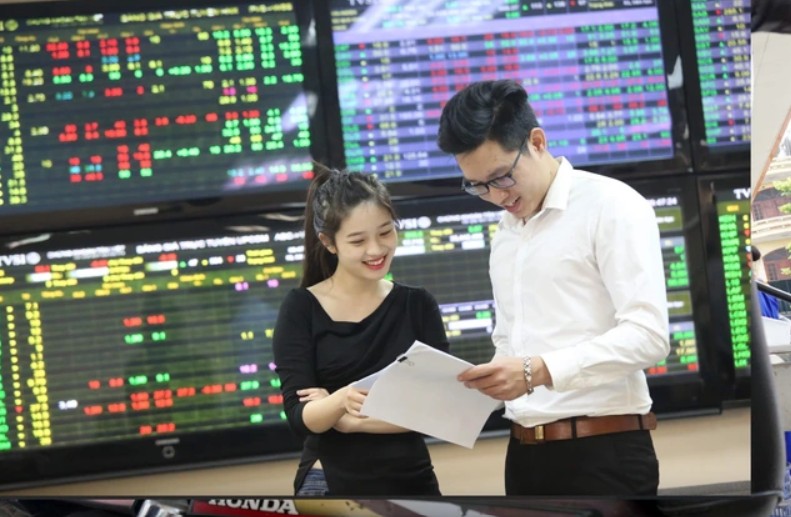 Chứng khoán ngày 4/8: Cổ phiếu bluechips dẫn dắt, VN-Index vượt xa mốc 1.500 điểm