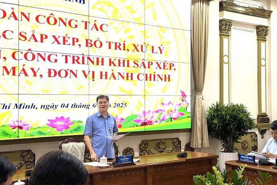 Thứ trường Bộ Tài chính Bùi Văn Khắng phát biểu tại buổi làm việc. Ảnh: Đỗ Doãn