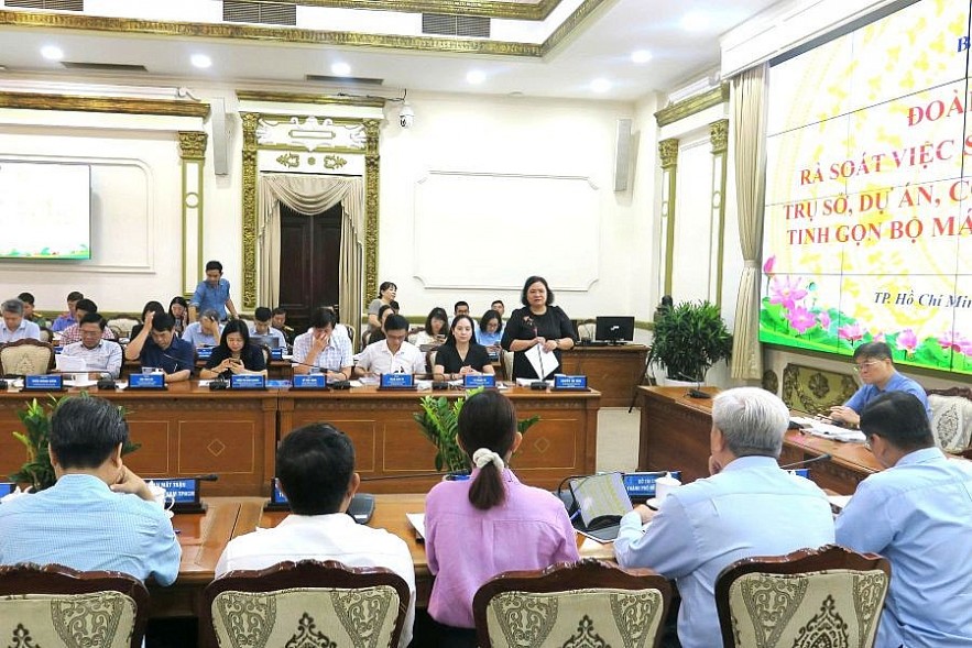 Đại diện Cục Quản lý Công sản (Bộ Tài chính) báo cáo  hướng dẫn xử lý tài sản công tại ba tỉnh phía Nam