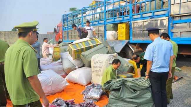 Thủ tướng chỉ đạo tiếp tục đẩy mạnh cao điểm đấu tranh ngăn chặn, đẩy lùi buôn lậu, gian lận thương mại