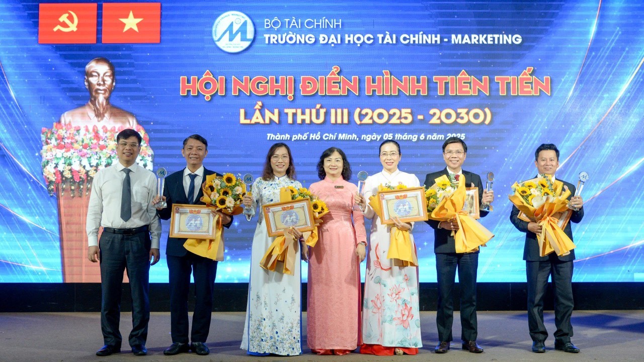 Trường Đại học Tài chính - Marketing tổ chức Hội nghị điển hình tiên tiến lần thứ III