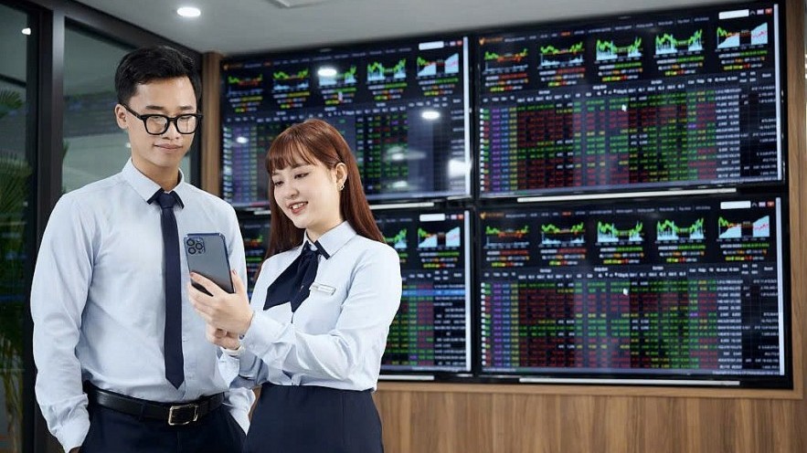 Thị trường chứng khoán chạy đà tích lũy chuẩn bị đón "sóng" lớn vào cuối năm