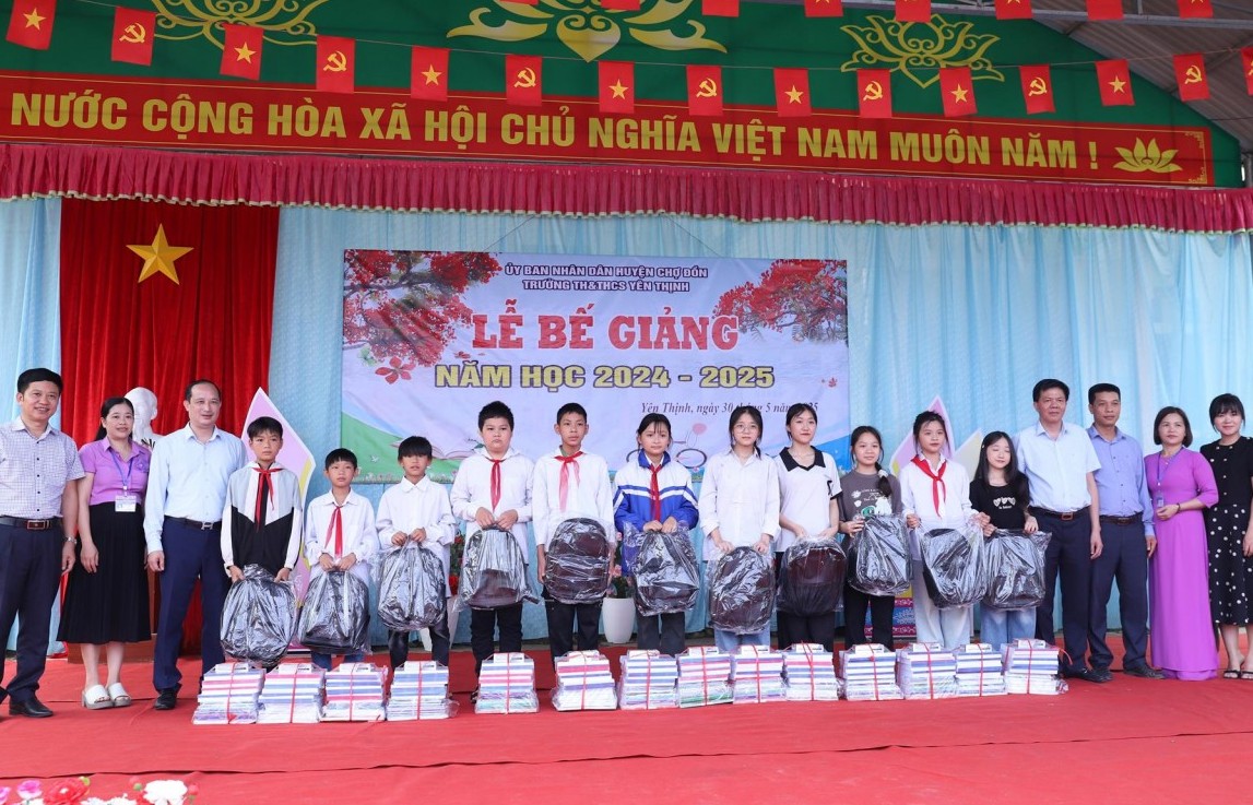 "Hành trình về nguồn": DATC hỗ trợ giáo dục tại vùng cao Bắc Kạn