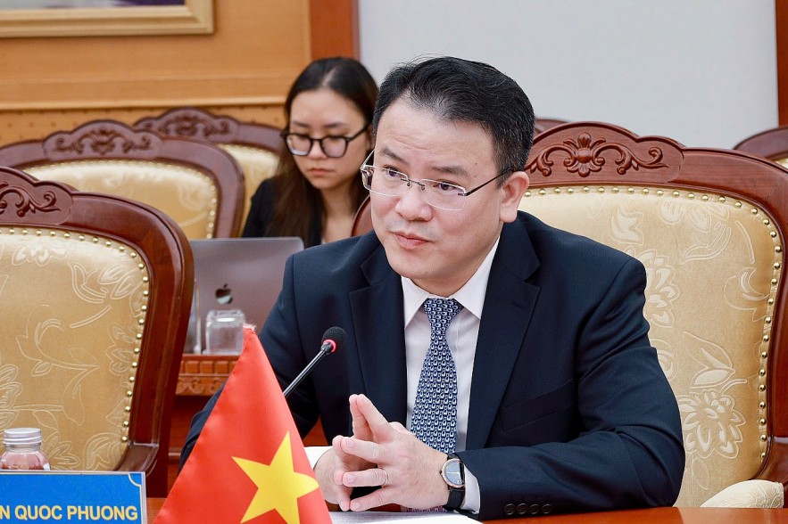 Chiều ngày 6/6, Thứ trưởng Bộ Tài chính Trần Quốc Phương có cuộc gặp xã giao giữa Trợ lý kiêm Đặc phái viên về Biến đổi khí hậu và chuyển dịch công bằng của Tổng thư ký Liên Hợp Quốc. Chiều ngày 6/6, Thứ trưởng Bộ Tài chính Trần Quốc Phương có cuộc gặp xã giao giữa Trợ lý kiêm Đặc phái viên về Biến đổi khí hậu và chuyển dịch công bằng của Tổng thư ký Liên Hợp Quốc.