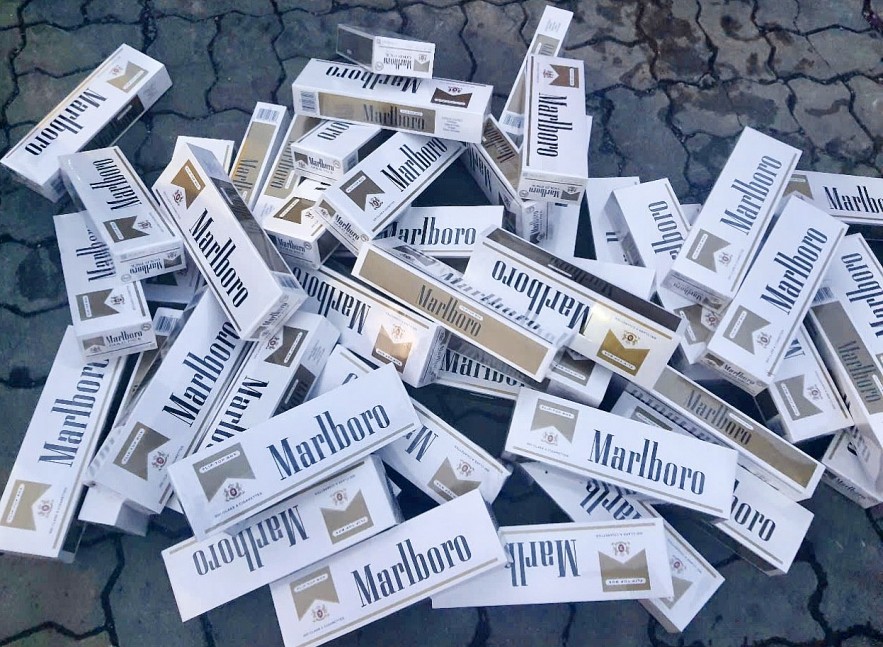 Hải quan bắt nóng vụ buôn lậu 84.000 bao thuốc lá và 5 kg ma tuý từ Malaysia vào Việt Nam