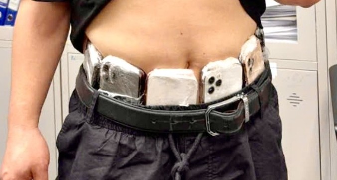 Hải quan bắt giữ 2 vụ vận chuyển lậu điện thoại qua đường hàng không