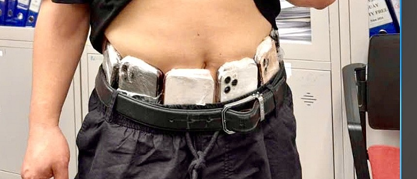 Hải quan bắt giữ vụ vận chuyển lậu 48 chiếc Iphone qua đường hàng không