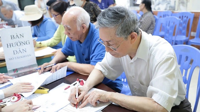 Ký hợp đồng lao động với người đã nghỉ hưu, có phải đóng bảo hiểm xã hội?