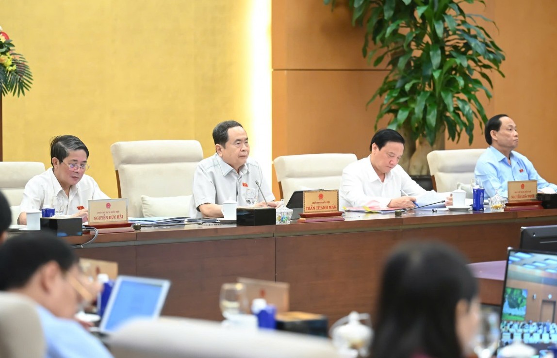 Giữ thẩm quyền của Quốc hội về quyết định quy hoạch sử dụng đất, không gian biển quốc gia