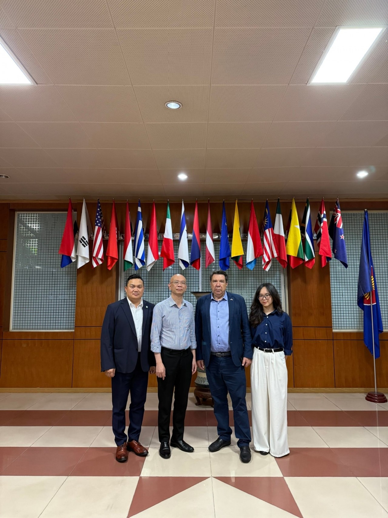 Cầu nối đưa hàng hải Việt Nam vươn ra biển lớn