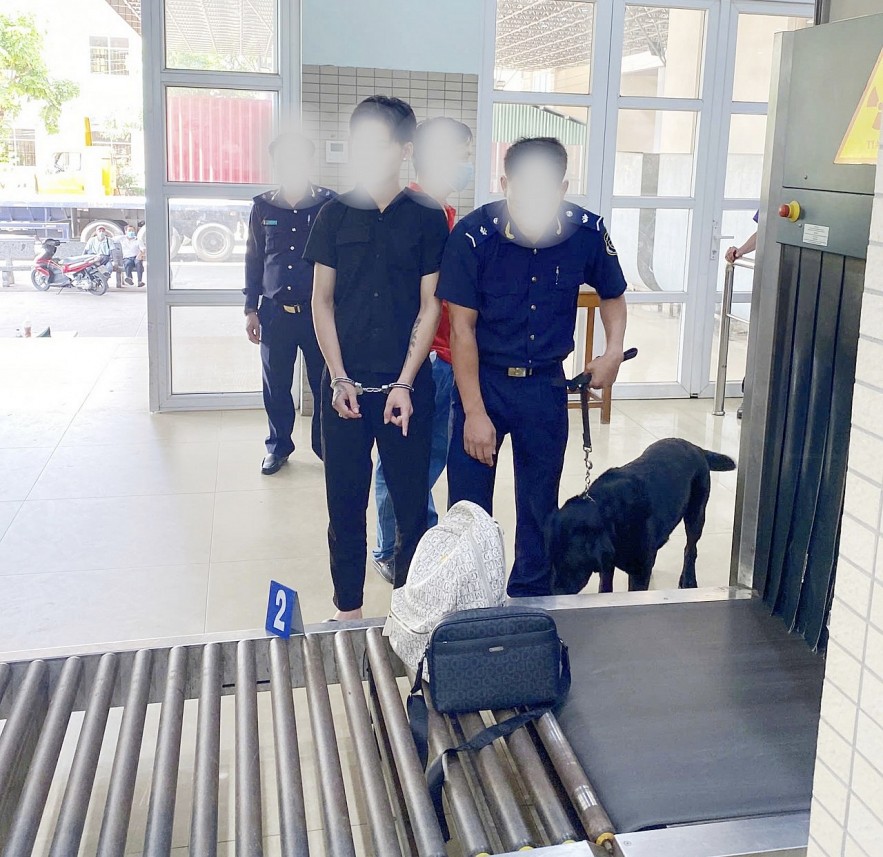 Hải quan phối hợp bắt giữ vụ vận chuyển gần 2 kg ma tuý tại cửa khẩu Mộc Bài