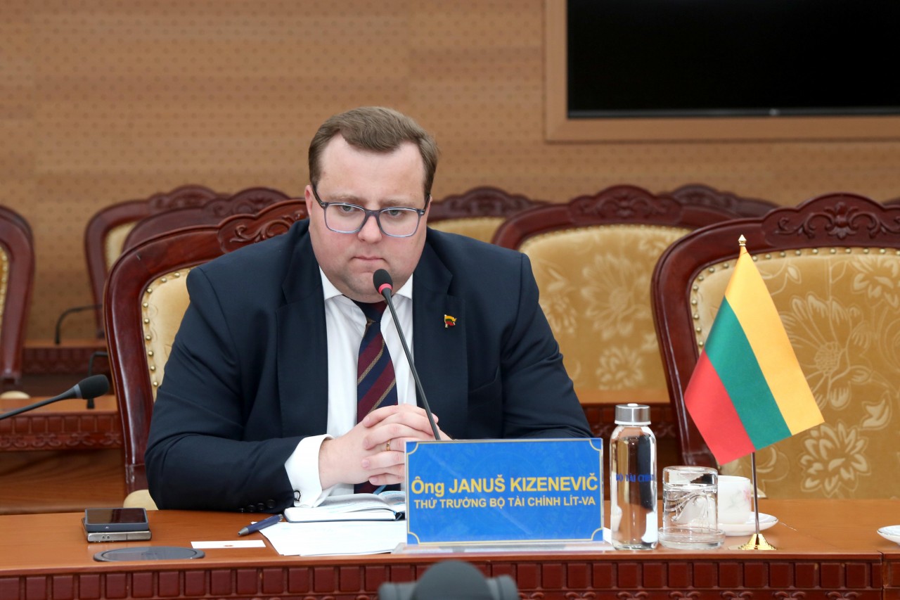 Thứ trưởng Trần Quốc Phương tiếp Thứ trưởng Tài chính Litva Janus Kizenevic