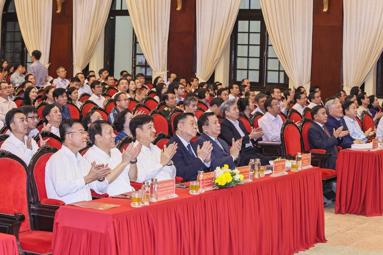 Thủ tướng: Điều quan trọng nhất trong cuộc cách mạng về bộ máy là chuyển đổi trạng thái sang kiến tạo, chủ động phục vụ người dân- Ảnh 2.