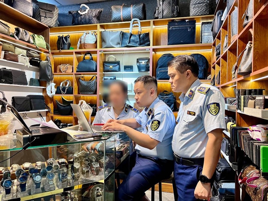 Saigon Square: Lại phát hiện, thu giữ hàng giả hàng hiệu nổi tiếng