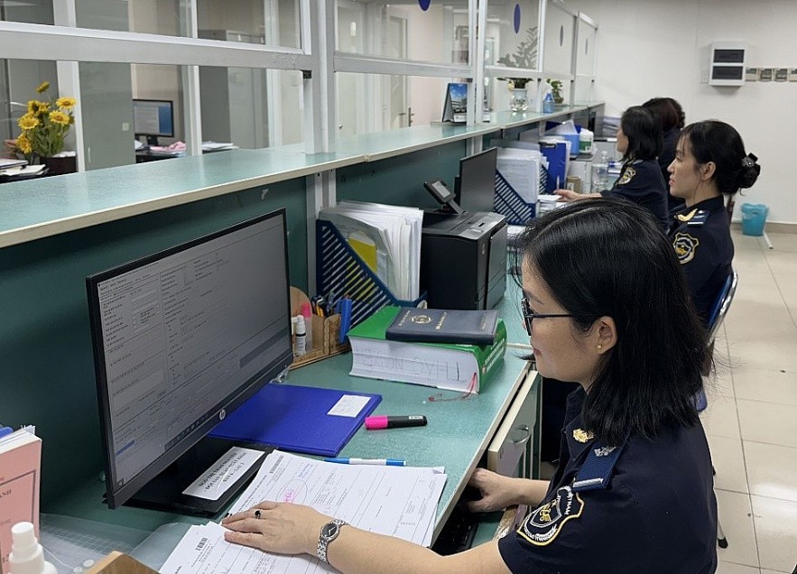 undefined Nợ thuế xuất nhập khẩu, 4 doanh nghiệp bị dừng làm thủ tục hải quan