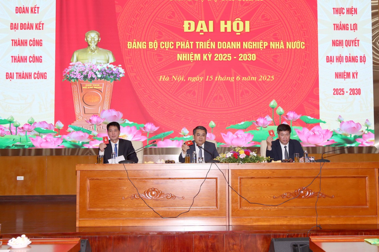 Đảng bộ Cục Phát triển doanh nghiệp nhà nước tiếp tục xây dựng Đảng bộ trong sạch, vững mạnh Đảng bộ Cục Phát triển doanh nghiệp nhà nước tiếp tục xây dựng Đảng bộ trong sạch, vững mạnh