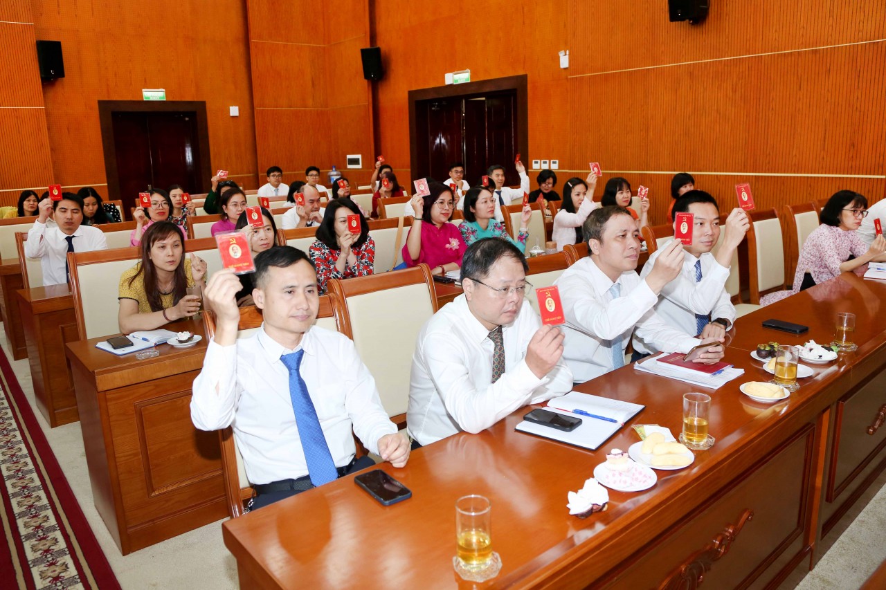 Đảng bộ Cục Phát triển doanh nghiệp nhà nước tiếp tục xây dựng Đảng bộ trong sạch, vững mạnh Đảng bộ Cục Phát triển doanh nghiệp nhà nước tiếp tục xây dựng Đảng bộ trong sạch, vững mạnh