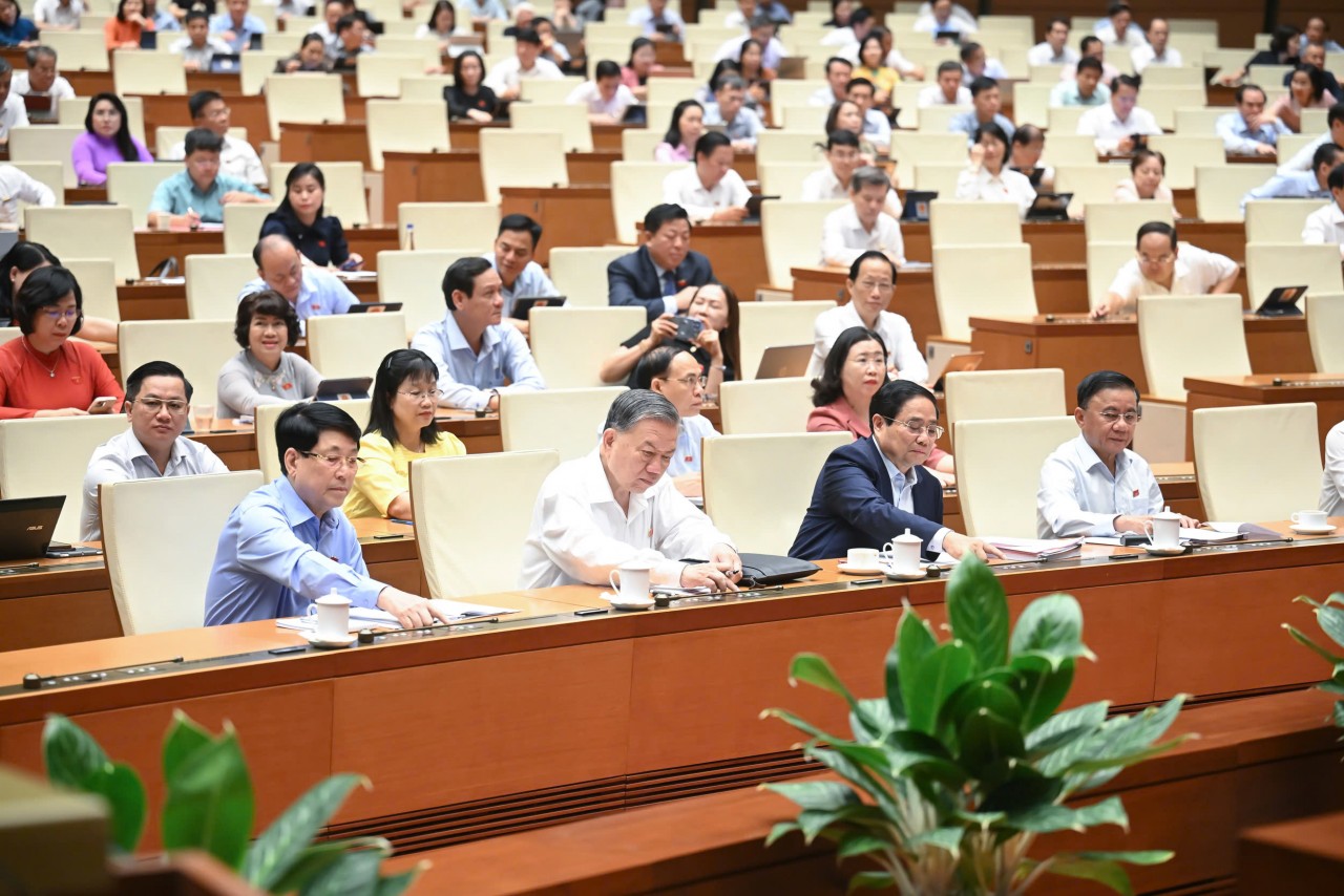 Quốc hội thông qua Nghị quyết sửa Hiến pháp, đánh dấu cột mốc lịch sử của đất nước