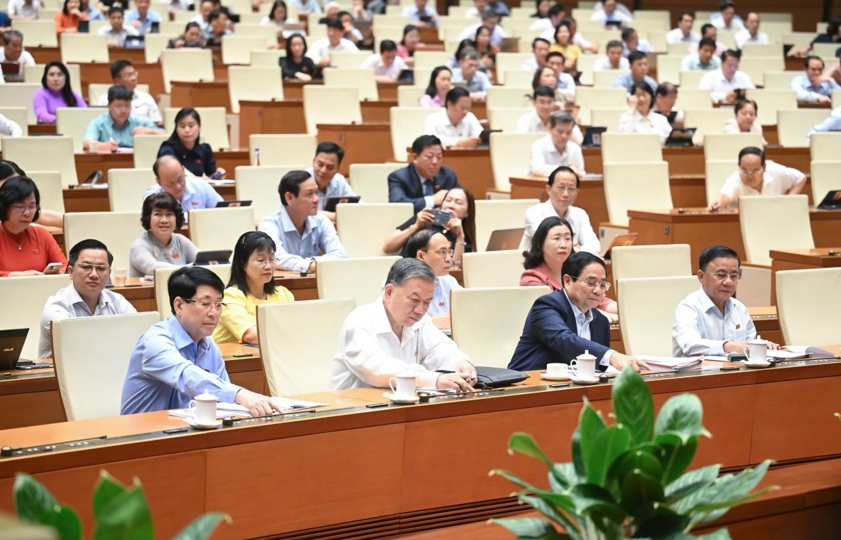 Quốc hội thông qua Nghị quyết sửa Hiến pháp, đánh dấu cột mốc lịch sử của đất nước