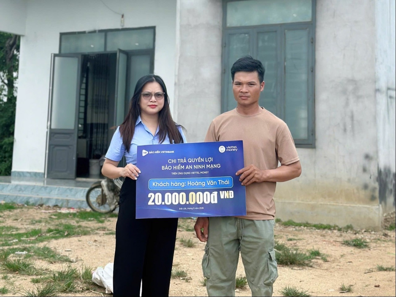 Bị lừa cài đặt ứng dụng giả mạo, khách hàng được bảo hiểm chi trả 20 triệu đồng