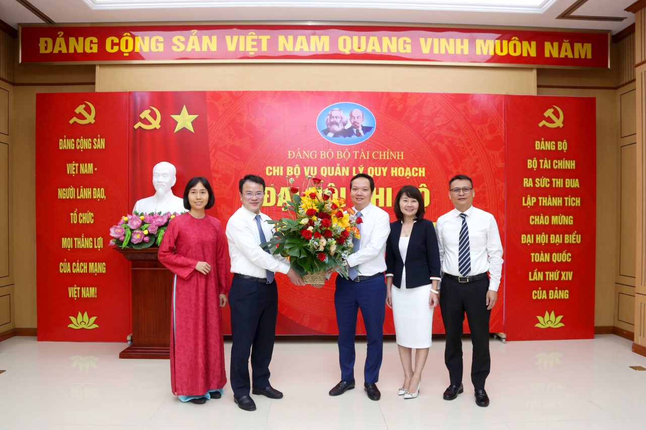 Xây dựng Chi bộ Vụ Quản lý quy hoạch ngày càng trong sạch, vững mạnh Xây dựng Chi bộ Vụ Quản lý quy hoạch ngày càng trong sạch, vững mạnh