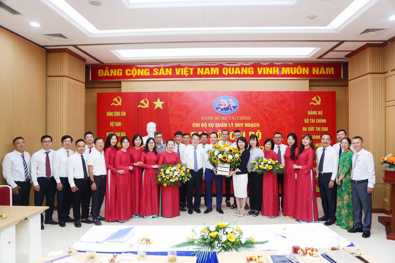 Xây dựng Chi bộ Vụ Quản lý quy hoạch ngày càng trong sạch, vững mạnh Xây dựng Chi bộ Vụ Quản lý quy hoạch ngày càng trong sạch, vững mạnh