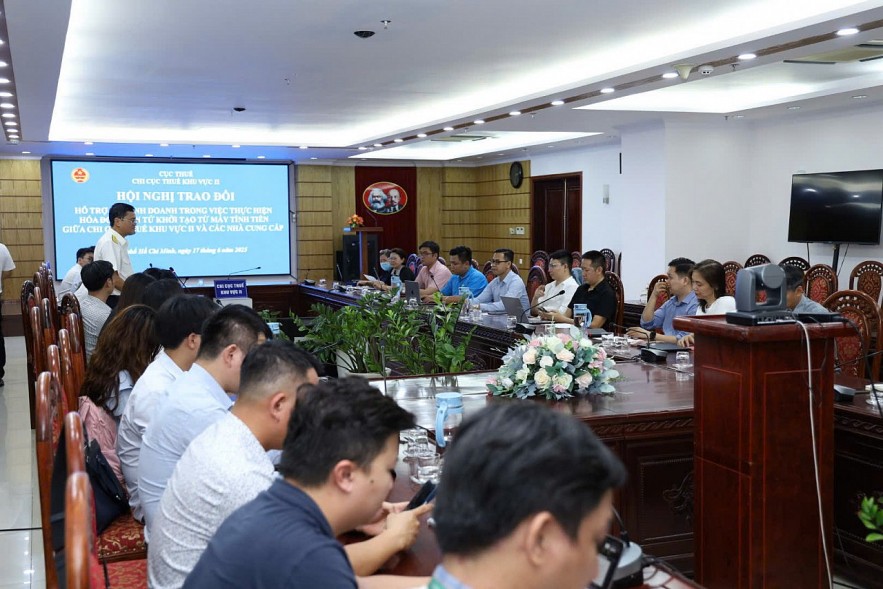 Quang cảnh buổi làm việc giữa Chi cục Thuế khu vực II với các đơn vị cunChí Minh: Hỗ trợ hộ kinh doanh thực hiện xuất hóa đơn từ máy tính tiền