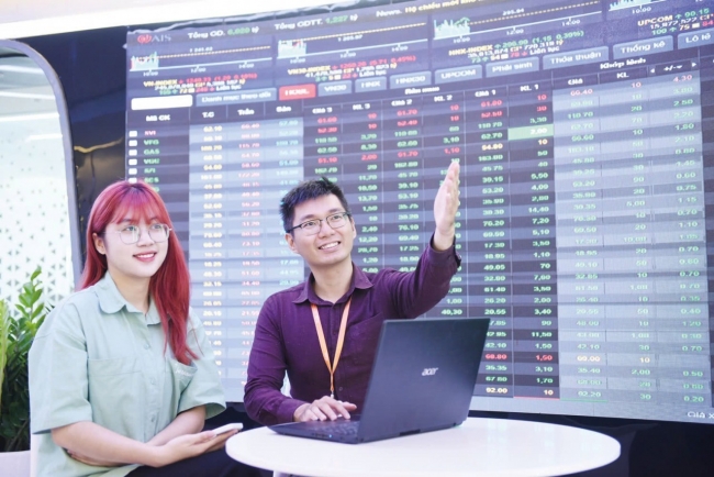 Chứng khoán tuần qua: Nỗ lực ngược dòng được đền đáp, VN-Index vượt đỉnh cũ