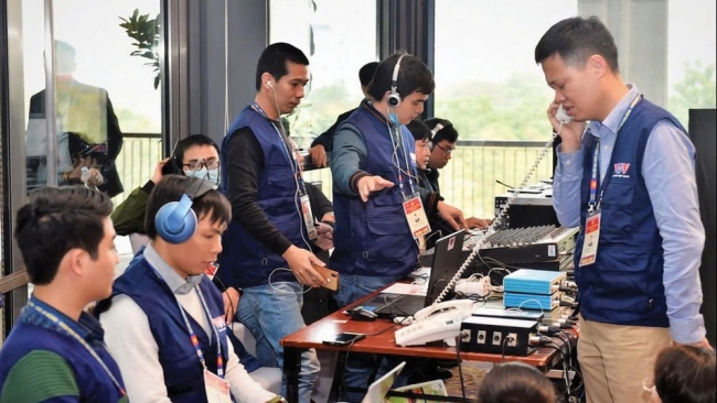 Trăm năm thao thức cùng đất nước