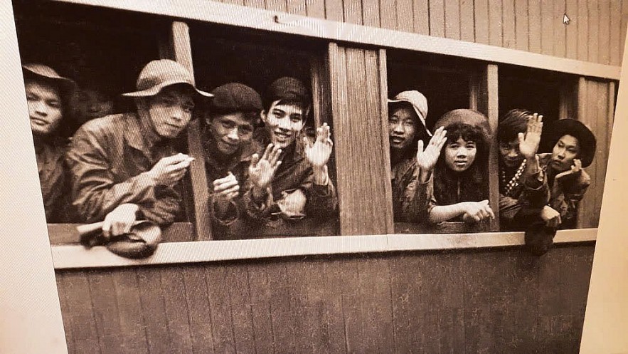 Trăm năm thao thức cùng đất nước