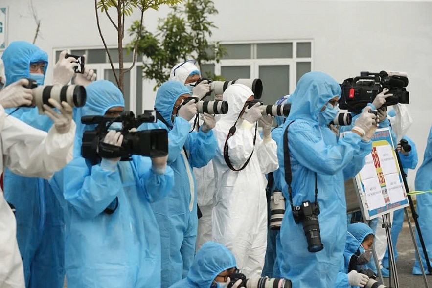 Trăm năm thao thức cùng đất nước