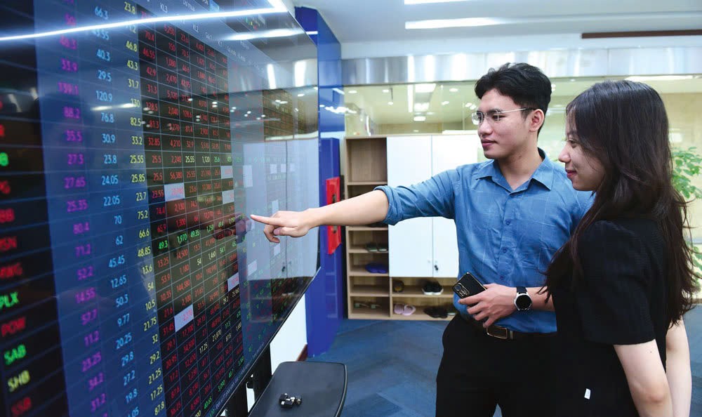 Thị trường chứng khoán vẫn giữ xu hướng tăng Chứng khoán ngày 27/6: Cổ phiếu vốn hóa lớn dẫn dắt, VN-Index vượt mốc 1.370 điểm